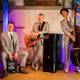 Trio Roept U Maar- bandje boeken