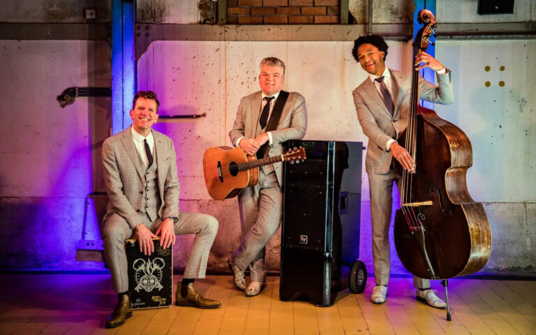 Trio Roept U Maar- bandje boeken