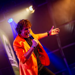 Oranjeband boeken- Ernest Hartingsveldt