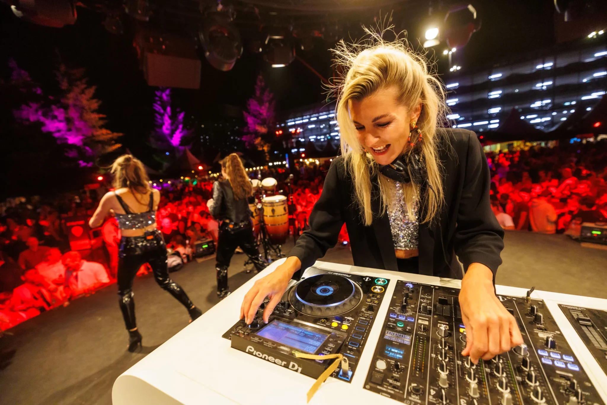 F.E.M. - Feminine Energetic Music is een unieke powershow