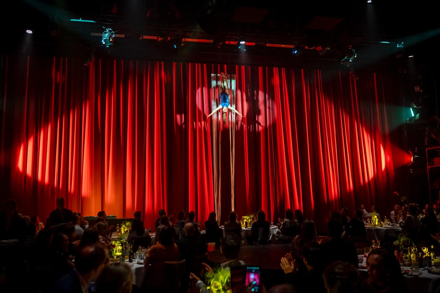 Dinnershow organiseren, bedrijfsfeest organiseren, dinnershow inspiratie